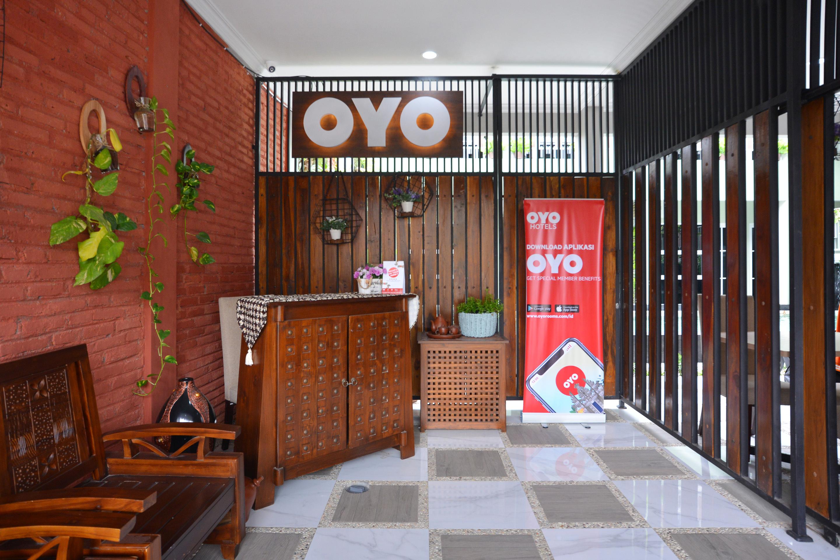Отель Oyo 583 Puri Gejayan Asri Syariah Kejayan Экстерьер фото