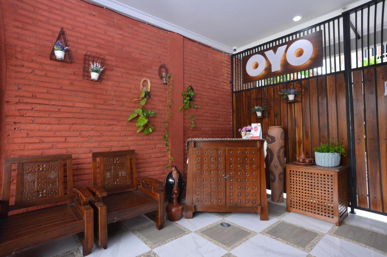 Отель Oyo 583 Puri Gejayan Asri Syariah Kejayan Экстерьер фото